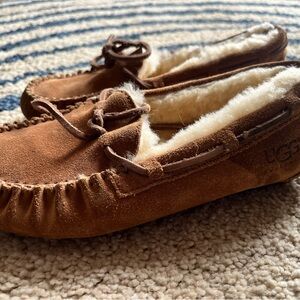 UGG Australia kids’ brown shearling moccasin slippers NWOT size kids 2